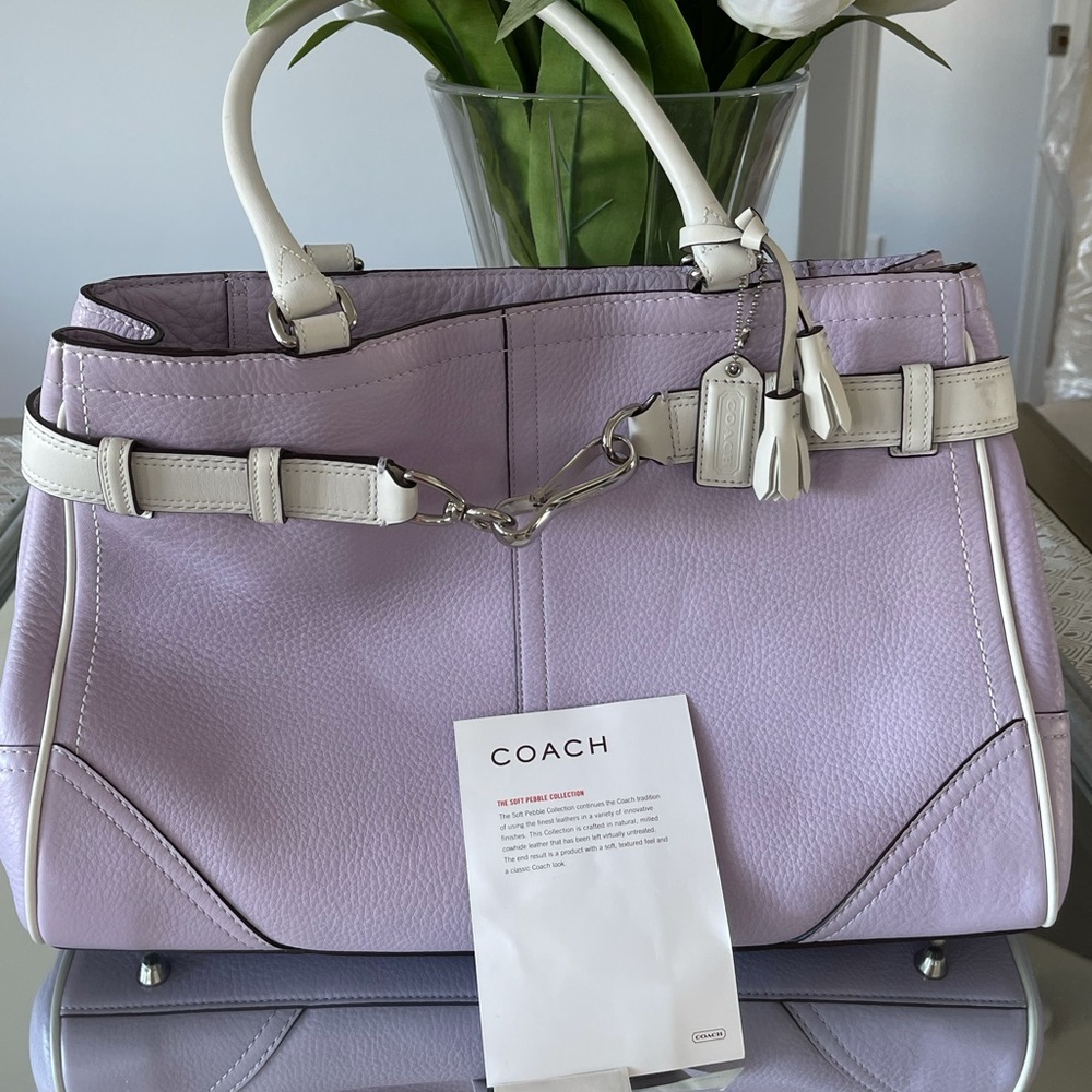 Coach Hamptons leather Handbag lilac tote bag in excellent used condition!
